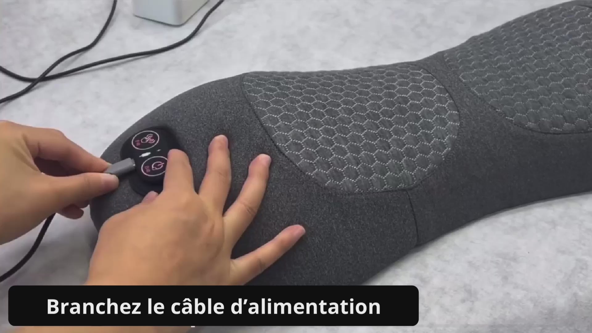 Charger la vidéo : &lt;p&gt;Branchez, posez, appuyez : 15 min pour détendre vos lombaires.&lt;/p&gt;